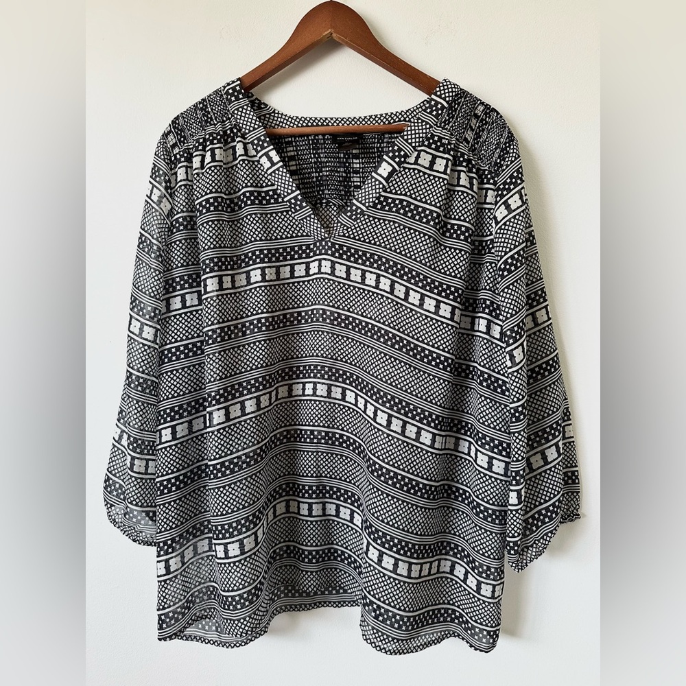 Ann Taylor Women’s Black and White Printed  Long-Sleeve Blouse Size XL